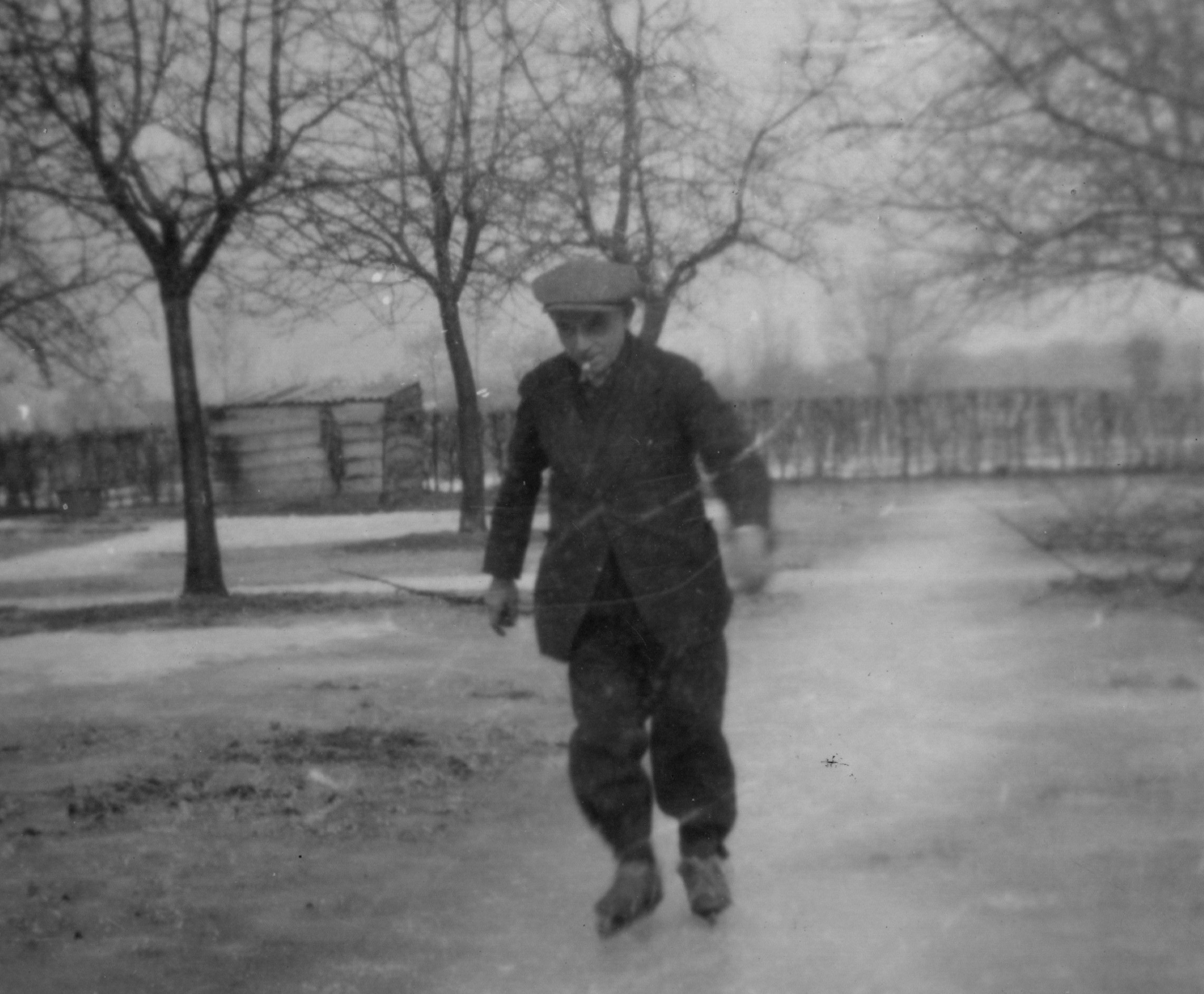 's  winters  aarzelde   Jef niet   om   schaatsen   wat buiten   te    gaan   rondtoeren...